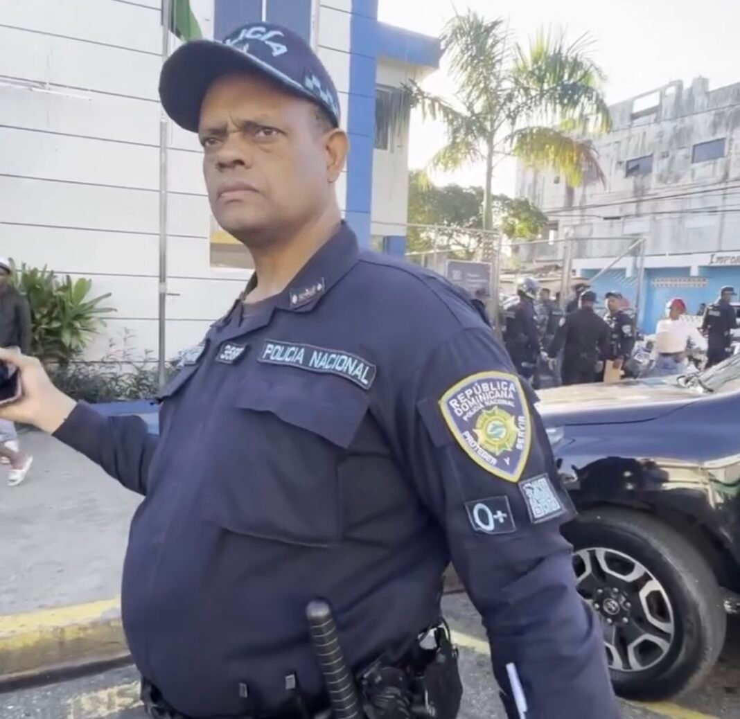 ¡Tremenda Vaina! Denuncian Intento de Apresamiento a Comunicador por Grabar Frente a Destacamento Denuncian Intento de Apresamiento a Comunicador por Grabar Frente a Destacamento