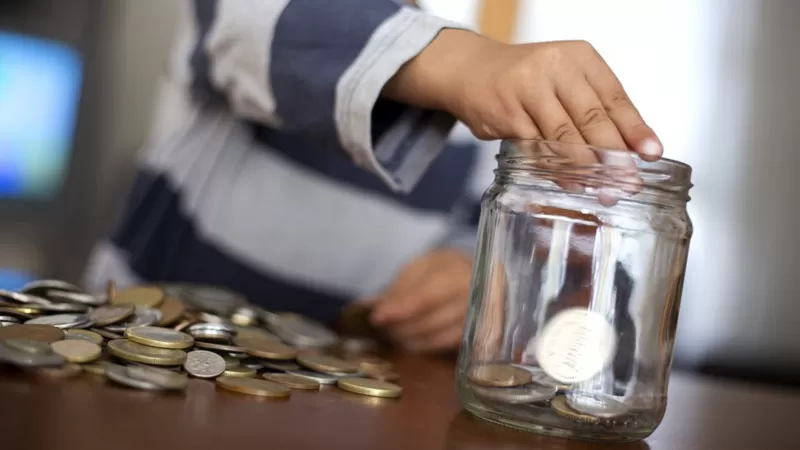 ¡El ‘Chele’ se va como agua! El ‘Klk’ de por qué se nos dificulta ahorrar El dinero se va como agua: Por qué se nos dificulta ahorrar