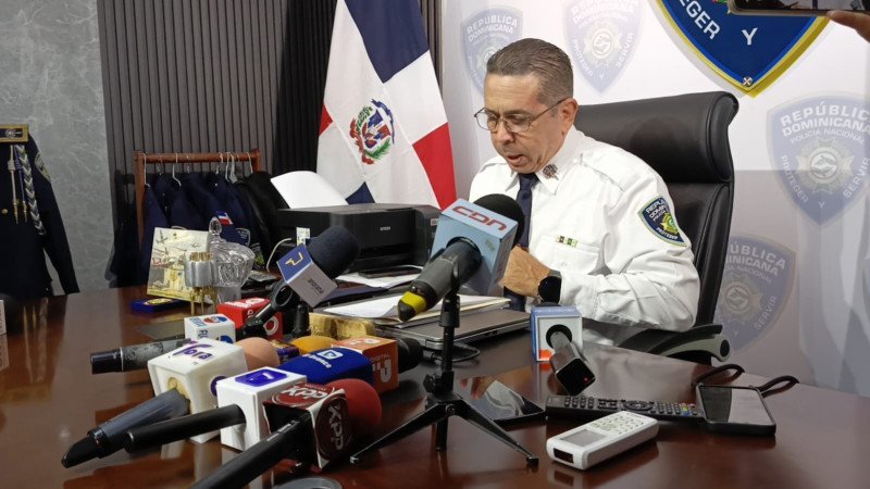 ¡Klk! El ‘Lío’ del Teniente: Bajo Custodia por la Muerte de su Pareja en Azua El Teniente Bajo Custodia por la Muerte de su Pareja en Azua