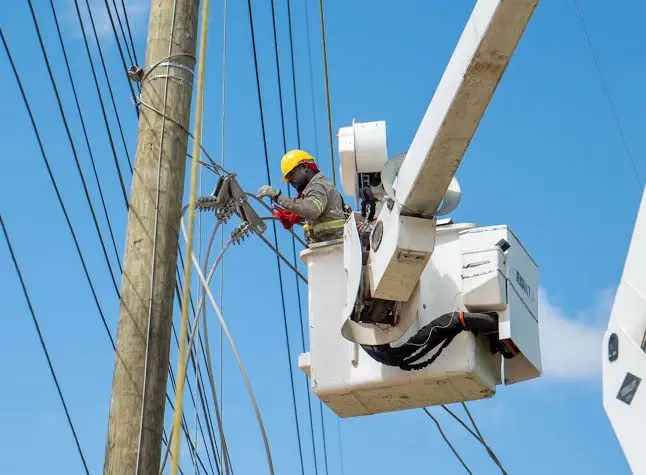 ETED mete mano: Reforzando la Red Eléctrica para un servicio ‘chulo’ ETED Refuerza Red Eléctrica para Mejorar Servicio