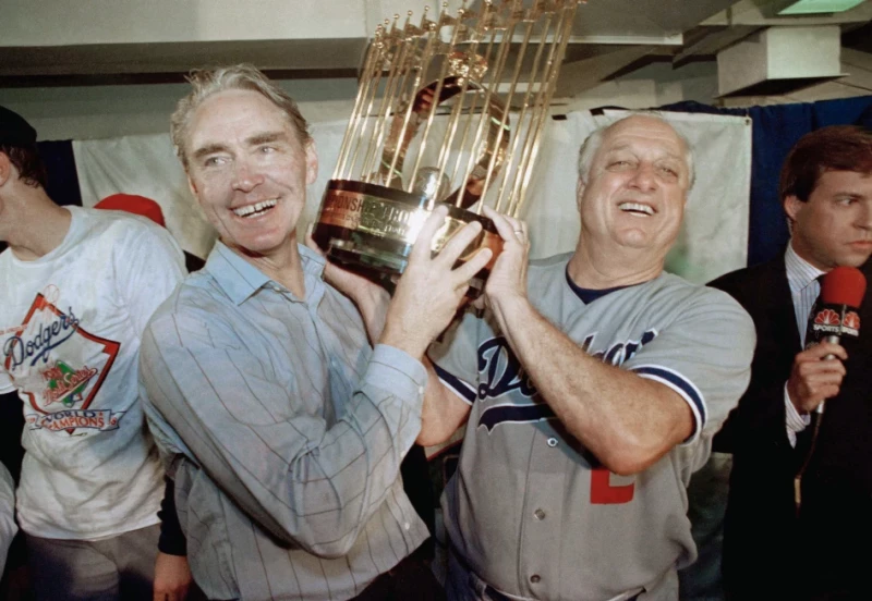 ¡Adiós, ‘Jeque’! Falleció Fred Claire, el cerebro detrás de la Serie Mundial del 88 con los Dodgers Falleció Fred Claire, el cerebro detrás de la Serie Mundial del 88 con los Dodgers