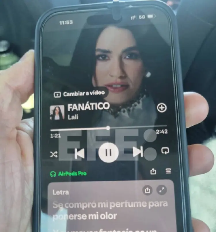 ¡Qué ‘Coro’! Pedro Sánchez y Lali Espósito se unen para responderle con música a Javier Milei Pedro Sánchez y Lali Espósito responden con música a Javier Milei