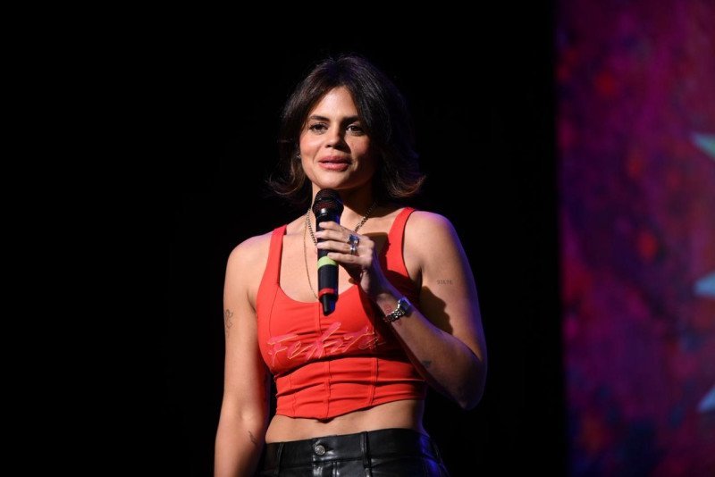¡Qué Vaina! Artistas dominicanos le dan su ‘pa’trás’ a Yasmel Castro por debate político Artistas dominicanos responden a Yasmel Castro por debate político