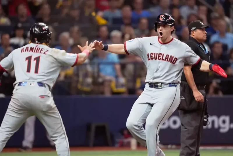 ¡Qué ‘Palo’ de los Guardianes! Cleveland se lleva el Juego 1 de la Serie de Campeonato Cleveland se lleva el Juego 1 de la Serie de Campeonato