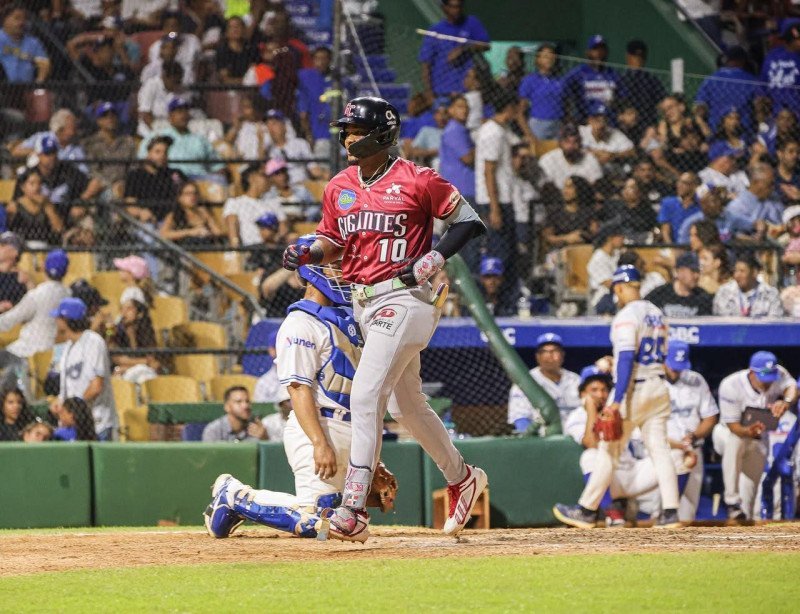 ¡Jefferson Rojas ‘se Botó’ con Dos Jonrones y Pone a Gozar a los Gigantes! Jefferson Rojas con Dos Jonrones y Victoria de Gigantes