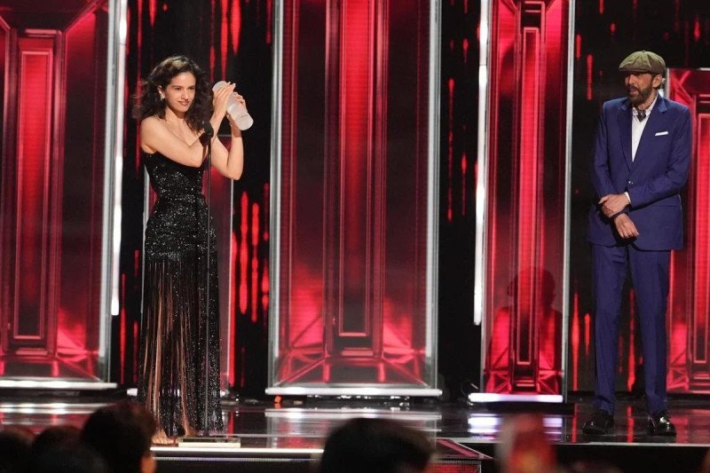 Juan Luis Guerra y Rosalía: ¡Una ‘Vaina Bacana’ en los Billboard! Juan Luis Guerra y Rosalía: Una Vaina Bacana en los Billboard