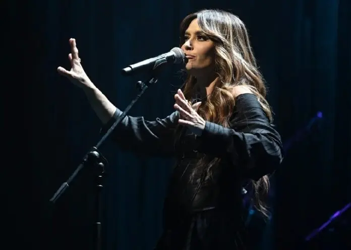 Kany García: La ‘Vaina’ de su Columna No Detiene su Gira por Estadios ¡Qué Bacano! Kany García: La Vaina de su Columna No Detiene su Gira por Estadios Que Bacano