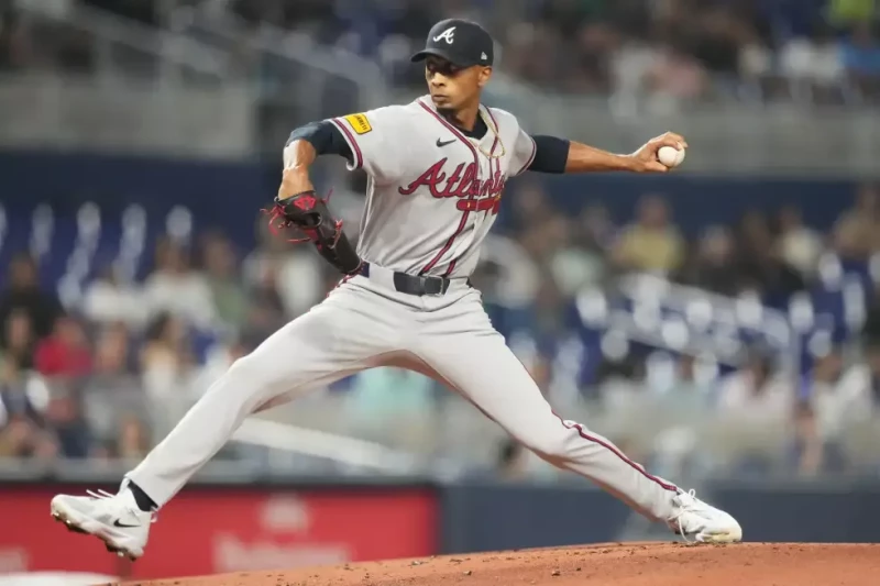 ¡La ‘candela’ está prendía! Kerr y Nola se miden en decisivo comodín de la Liga Nacional Kerr y Nola se miden en decisivo comodín de la Liga Nacional