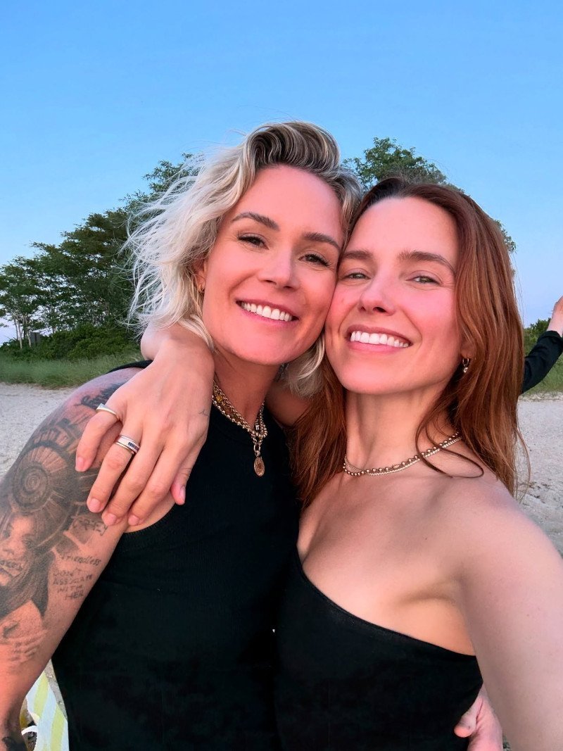 Sophia Bush y Ashlyn Harris: Boda Secreta Revelada