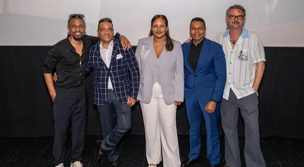 ¡La Esquina ‘ta en Candela’! El ‘Coro Bacano’ que Prende el Cine Dominicano La Esquina ta en Candela Elenco y Estreno del Cine Dominicano