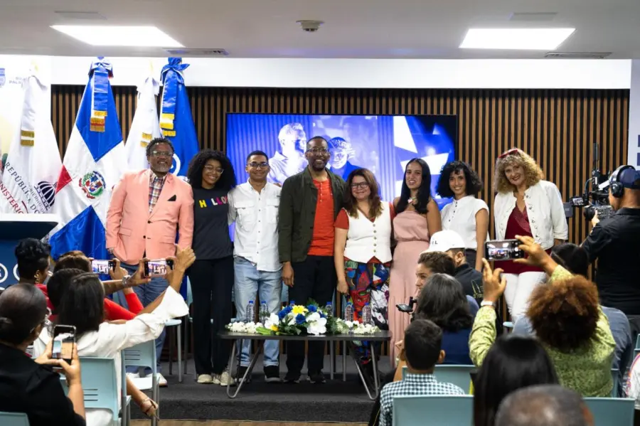 La Familia Espejo: ¡Un ‘junte’ que se la come en la TV dominicana! La Familia Espejo: Un junte que se la come en la TV dominicana