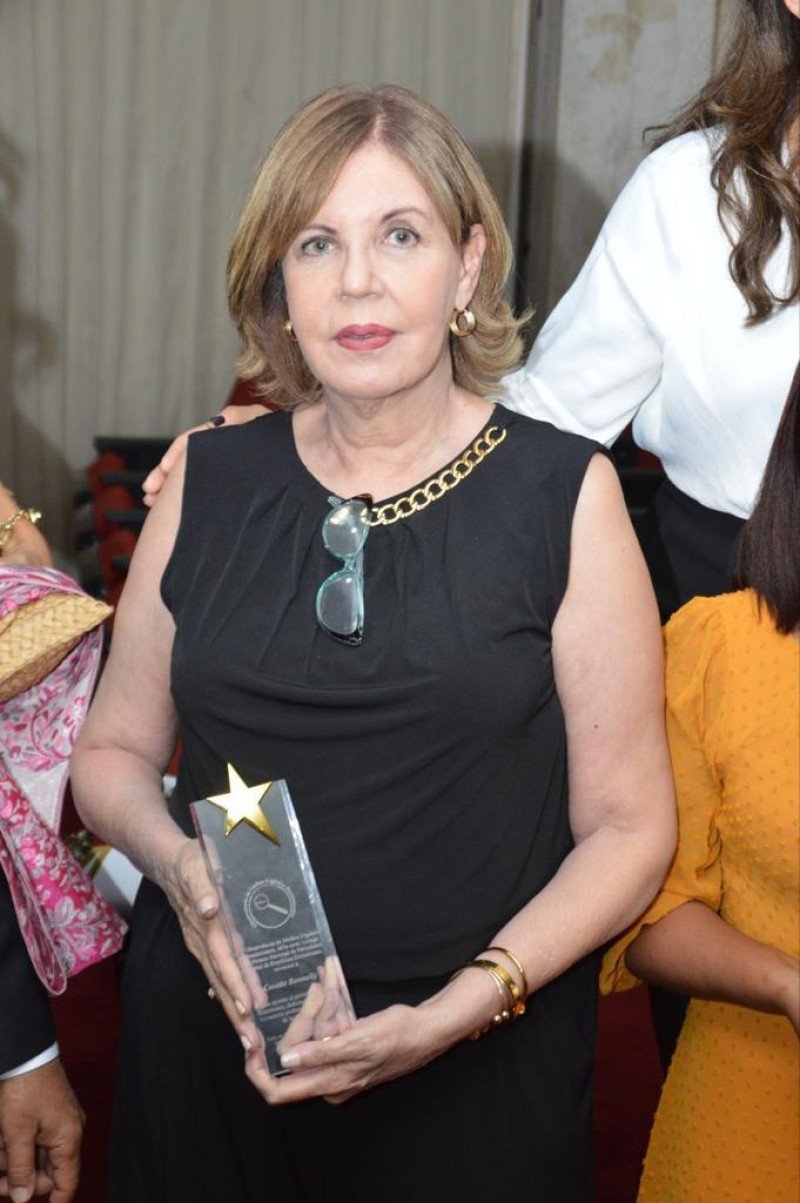 El último adiós a Cosette Bonelly: ¡una ‘dura’ del periodismo que deja huella! El último adiós a Cosette Bonelly: una figura del periodismo dominicano
