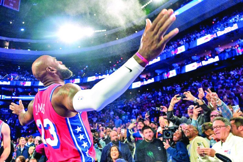 LeBron James lidera victoria de 76ers sobre Knicks
