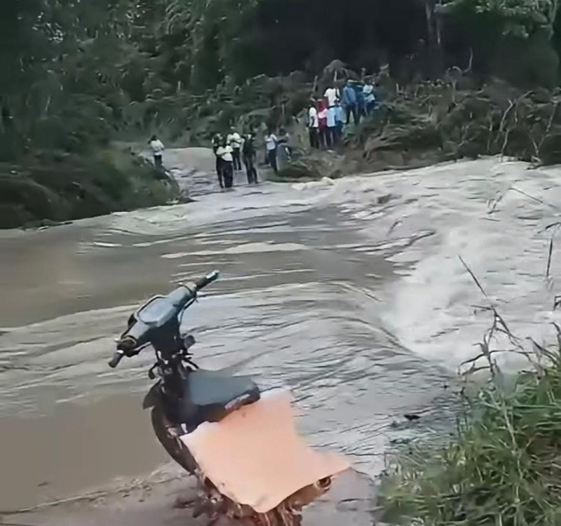 ¡Qué Vaina con las Lluvias! El Este de Rodillas ante el Río Maguá Lluvias en el Este: Desbordamiento del Río Maguá Aísla Comunidades