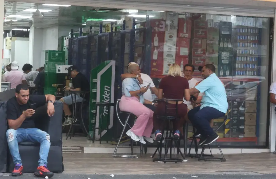 Los ‘Drinks’ la montan: El ‘coro’ dominicano elige el nuevo Negocio de Bebidas Los Drinks la montan: El coro dominicano elige el nuevo Negocio de Bebidas