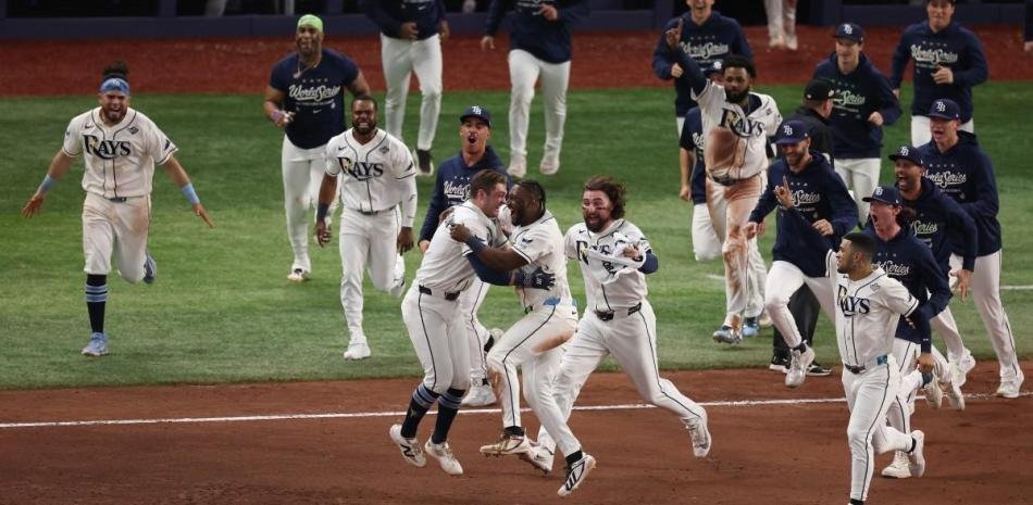 Los Rays dan un batazo importante y evitan la barrida en la Serie Mundial