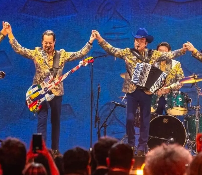Los Tigres del Norte arman un ‘coro’ en Tiny Desk: ¡Una vaina bien chula! Los Tigres del Norte se presentan en Tiny Desk con mensaje migrante