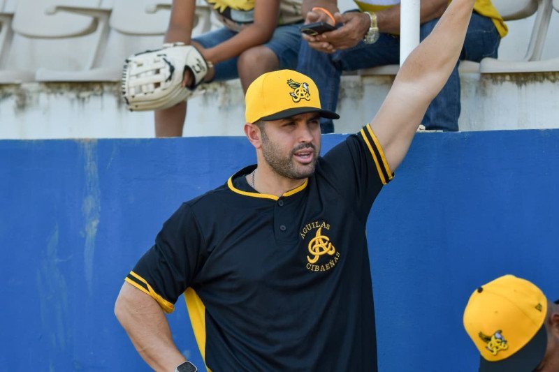 ¡Llegó la ‘Vaina’! Luis Urueta Toma el Mando de las Águilas con el Campeonato en la Mira Luis Urueta Toma el Mando de las Águilas Cibaeñas