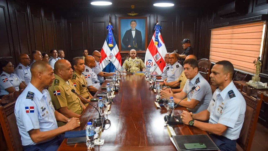 ¡Klk con la Defensa! Ministro de Defensa Revisa Estrategias de Seguridad Nacional con Altos Mandos Ministro de Defensa Revisa Estrategias de Seguridad Nacional con Altos Mandos