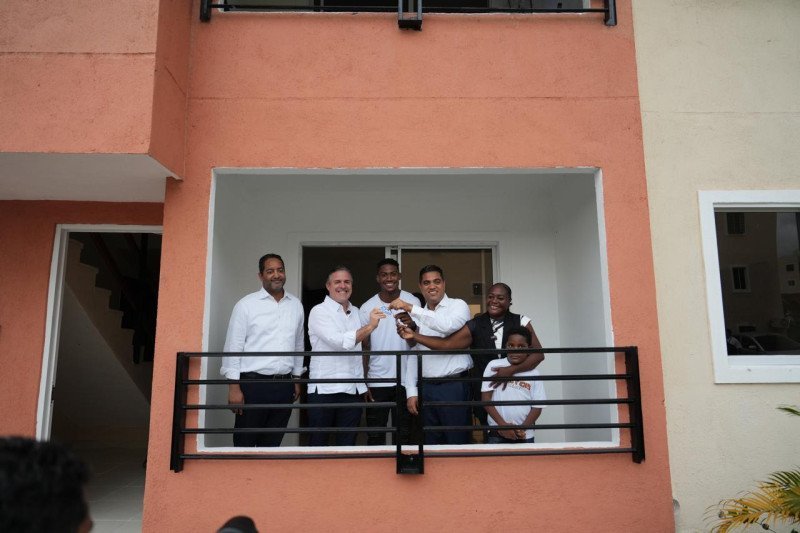 ¡Qué Vaina Bacana! Christopher Melenciano Recibe Su Techo Propio Que Vaina Bacana! Christopher Melenciano Recibe Su Techo Propio