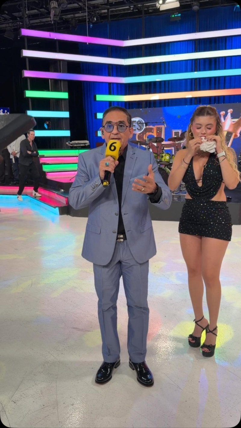 ¡Se armó el ‘Coro’! Presentador patea dron y lesiona a modelo en TV Presentador patea dron y lesiona a modelo en televisión
