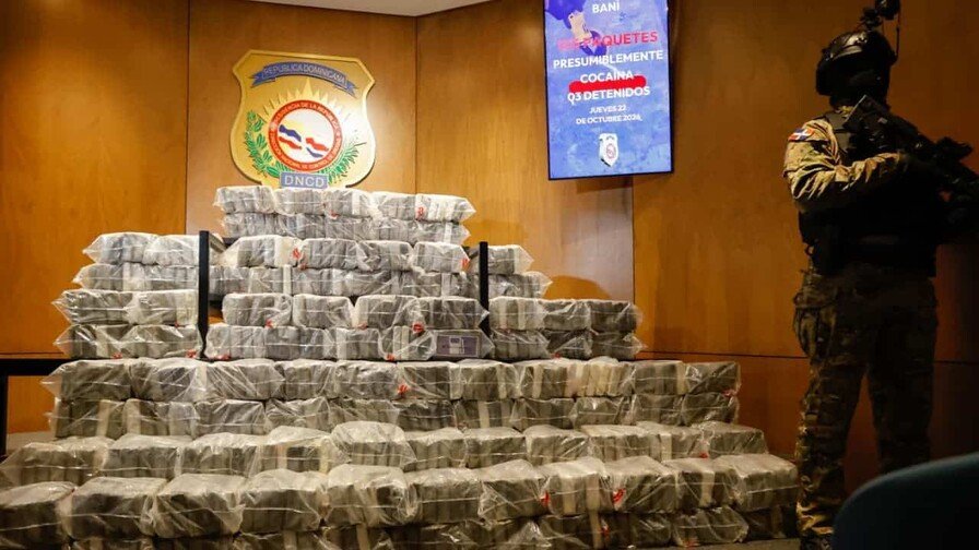 ¡Tremenda ‘vaina’! DNCD ocupa 555 paquetes en Baní y el ‘klk’ con Pedernales sigue abierto DNCD ocupa 555 paquetes en Baní y conexión con Pedernales
