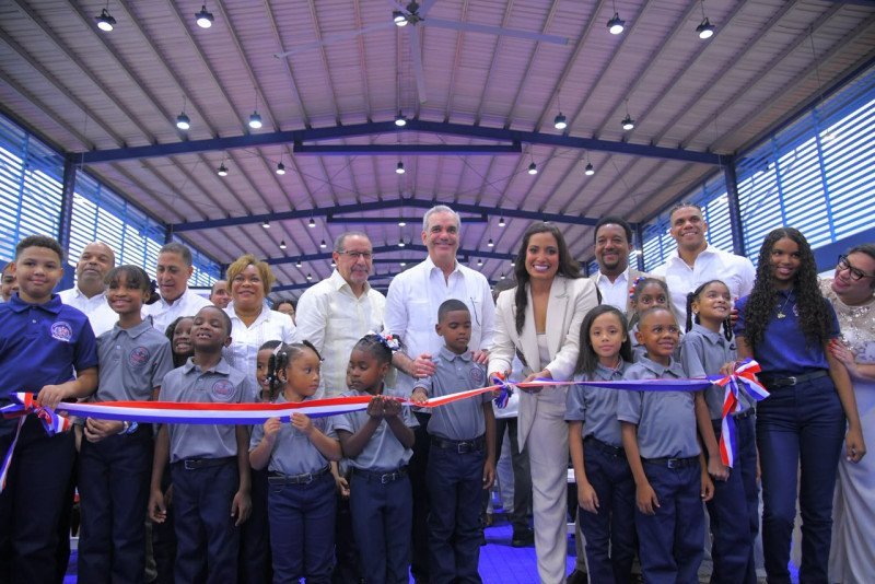 Pedro Martínez ‘echando pa’lante’ con su Nuevo Complejo Educativo y Deportivo en Manoguayabo Pedro Martinez echando palante con su Nuevo Complejo Educativo y Deportivo en Manoguayabo