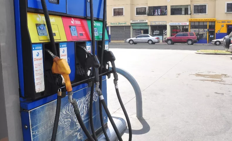¡La Vaina Está Apretá! Banco Popular Ve Pocas Chances para Bajar Comisiones a Gasolineras Banco Popular Ve Pocas Chances para Bajar Comisiones a Gasolineras