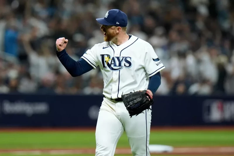 Rasmussen coquetea con el no-hitter y los Rays dominan a los Yankees