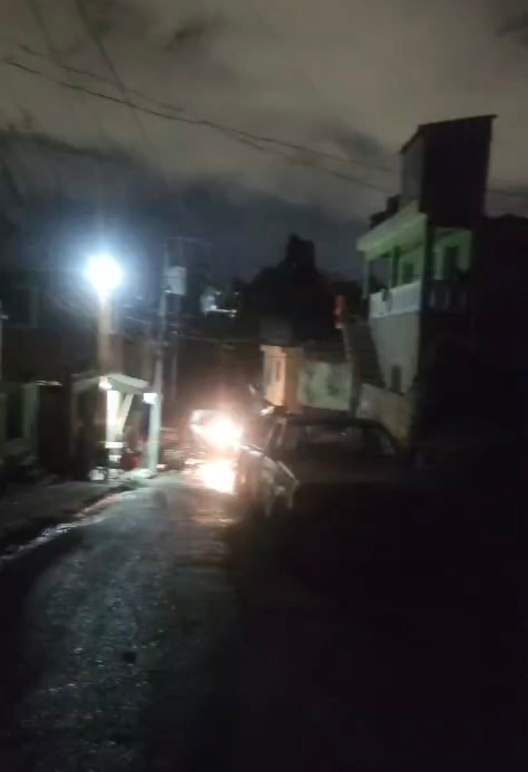 ¡Apagón en Los Mina: ‘La vaina’ que tiene a los residentes con el ‘tigueraje’ a oscuras! Apagon en Los Mina: La vaina que tiene a los residentes con el tigueraje a oscuras!