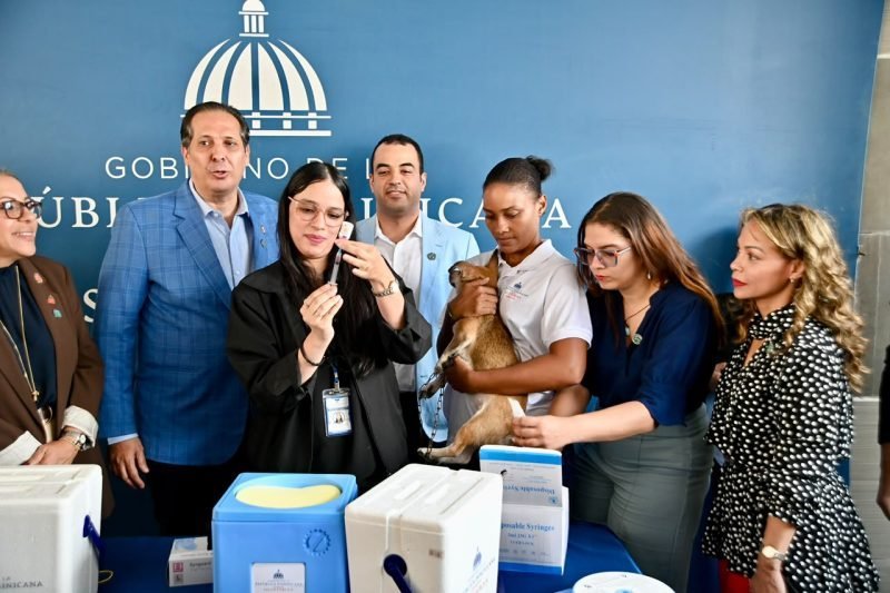 ¡A Vacunar el ‘Tigueraje’ Peludo! Salud Pública le Coge el Pulso a la Rabia Salud Pública Avanza en Eliminación de Rabia en República Dominicana