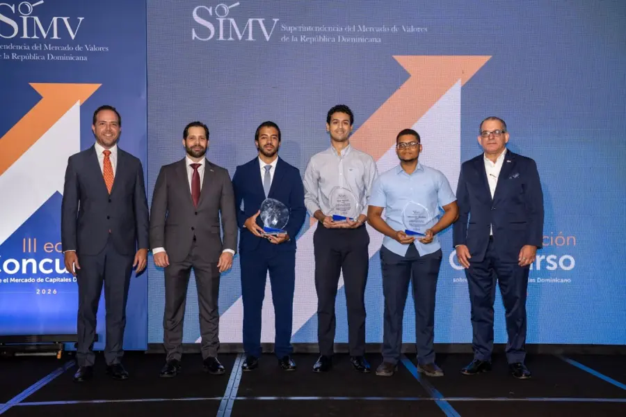 ¡La Diáspora Dominicana ‘se las trae’! SIMV premia ideas para mover el mercado de capitales La Diáspora Dominicana se las trae: SIMV premia ideas para mover el mercado de capitales
