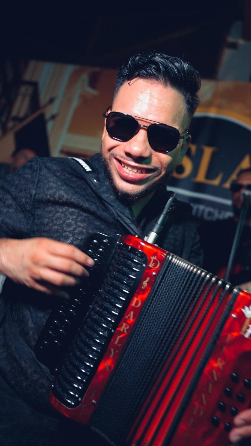 El ‘patio’ espera a Darlyn Fernández: Piden apoyo para repatriar al músico típico El patio espera a Darlyn Fernández: Piden apoyo para repatriar al músico típico