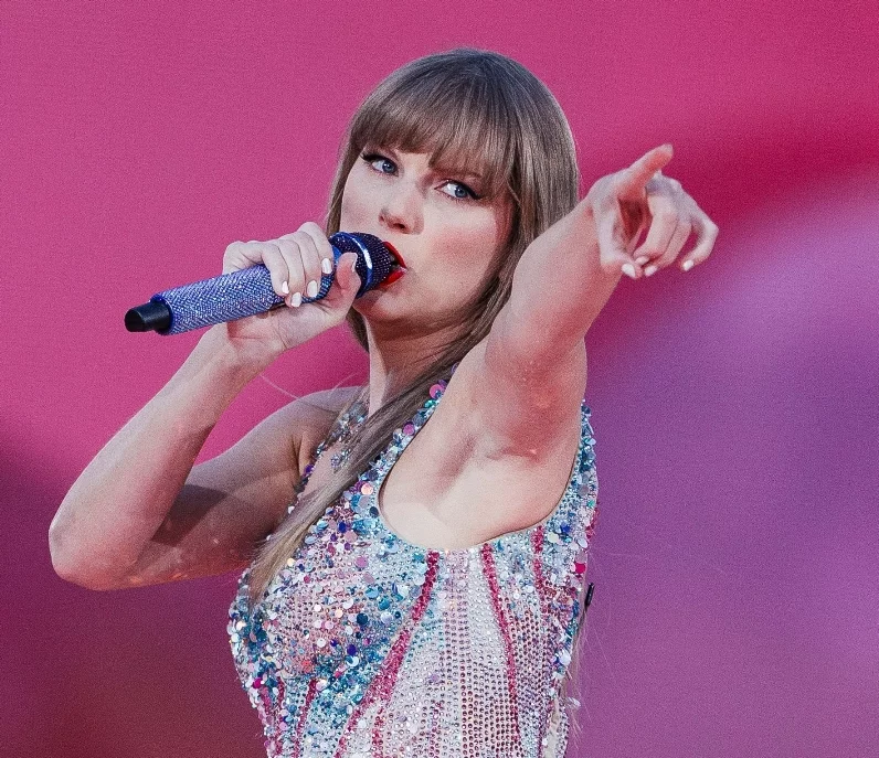 Taylor Swift ‘se para en dos patas’ contra la IA: ¡La vaina se puso seria! Taylor Swift se protege de la IA: Registra su voz en Europa