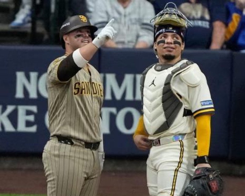 La ‘Vaina’ de Ty France que Dejó a los Padres con la Boca Abierta en Milwaukee La Vaina de Ty France que Dejó a los Padres con la Boca Abierta en Milwaukee