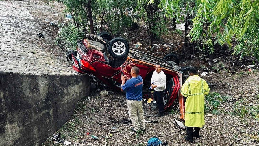 Accidente Testigo: Tragedia en la Recta de Azua Enluta a Familia con Presencia Policial