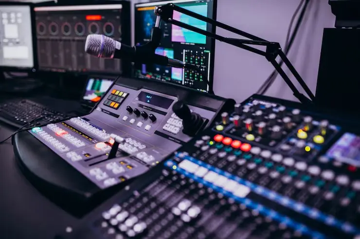 ¡A Soltar ‘Cuarto’! El Dineral Detrás de una Emisora de Radio en RD El Dineral Detrás de una Emisora de Radio en República Dominicana